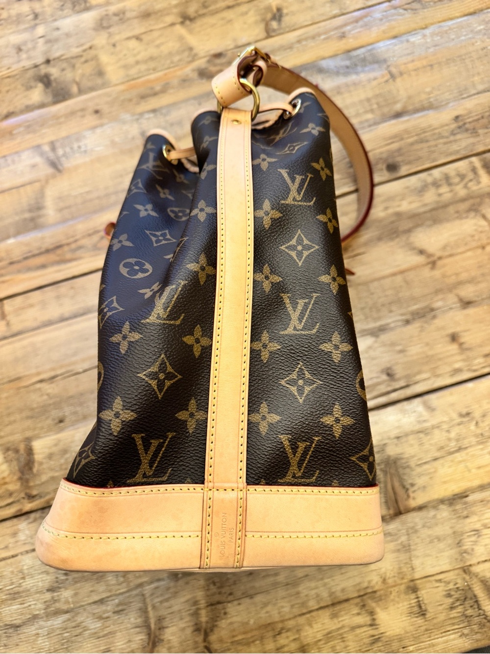 Louis Vuitton | LV Monogram Noé Drawstring Bucket Bag in Brown/Tan - Picture 9 of 16